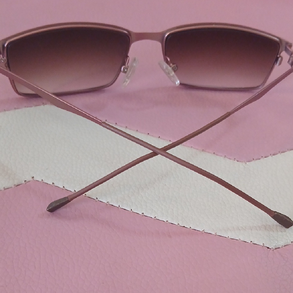 Chic Rectangular Pink Sunglasses - image 4